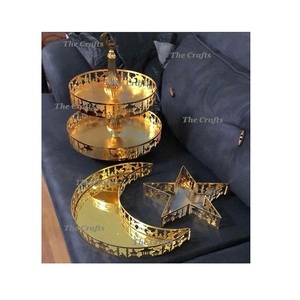 Ensemble de trois plateaux islamiques en métal couleur or, différentes tailles et formes, compatibles lave-vaisselle, sans danger pour les aliments, pour la restauration hôtelière - Product Image 1