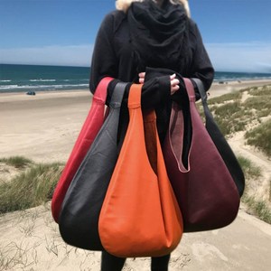 กระเป๋าหนังสีดำด้านกระเป๋าหนัง Hobo,บอร์โด Oxblood,สีแดงเข้มเบอร์กันดี | กระเป๋าถือนักช้อปขนาดใหญ่ | Shou หนังมินิมอลลิสต์ขนาดใหญ่ - Product Image 1
