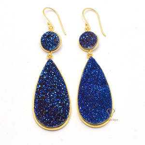 Boucles d'oreilles élégantes en titane bleu Druzy Gemstone en argent sterling 925 plaqué or 18 carats conception de goutte délicate pour les fêtes de mariage - Product Image 2