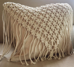 Funda de almohada hecha a mano, diseño de macramé, superventas - Product Image 1