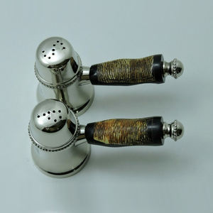 Corne et laiton de conception unique exceptionnelle avec ensemble de sel et de poivre plaqué argent outils d'herbes et d'épices meilleur prix manuel jetable - Product Image 6