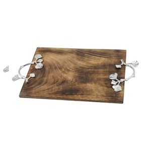 Plateau de service en bois personnalisé avec poignée en métal Exportateur Nouveau design Plateau de service en bois d'acacia fait main avec poignée en métal - Product Image 5