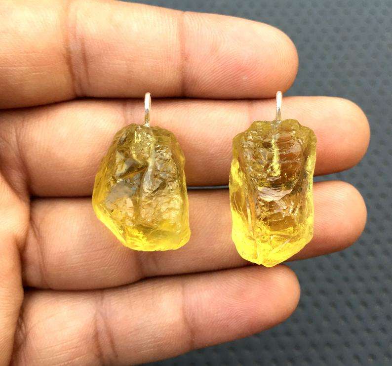 สีเหลือง