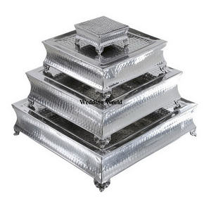 Support à gâteau en métal de forme carrée cristal perlé à la main support à gâteau de créateur classique élégant en gros support à gâteau en métal - Product Image 6