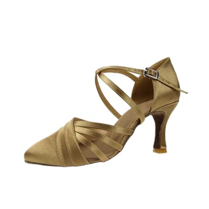 Zapatos latinos de salón con punta cerrada, calzado de baile satinado, color bronceado - Product Image 2