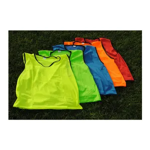 100% Polyester Ademend Mesh Stof Voetbal Training Slabbetjes/Vest Leverancier