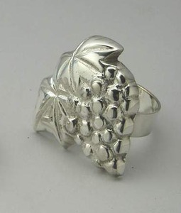 Modern Metallic Silver Flower Shape Napkin Ring New Brass Napkin Holder and <b>Tissue</b> Holder for <b>Wedding</b> Dining Table Decorations - Product Image 3