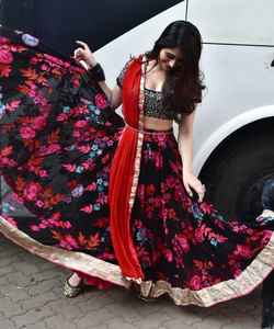 Tendencia Banarasi seda bordado trabajo Lehenga Choli Dupatta estilo indio moderno algodón fiesta desgaste étnico ropa al por mayor - Product Image 4