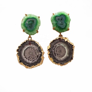 ต่างหูทองชุบเรียบง่ายประดับพลอยธรรมชาติทำมือจากควอตซ์สีเขียวและสีน้ำตาลทองเหลืองทรงหยดน้ำ แฟชั่นสำหรับผู้หญิง - Product Image 1