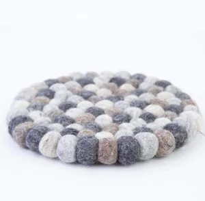 100% Wool Felt Ball Rug Anti Slip Felt Ball Mats Handmade Nepal Rugs for Floor Decoration Eco-friendly New Zealand Wool Carpets