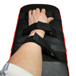 Mitaines de mise au point en cuir Durable personnalisées de haute qualité équipement d'entraînement de karaté professionnel pour utilisation en salle de sport MMA meilleur prix - Product Image 2