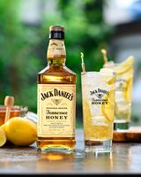 Liqueur Jack Daniel's Tennessee Honey 70 cl, saveur miel d'érable, orange, pomme, sirop de caramel, fumée, ambre/doré, 35%, bouteille