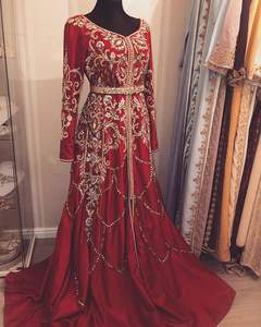 Robe de sirène de luxe de créateur avec de lourds perles de verre et des ornements en pierre, parfaite pour les mariages et les événements spéciaux - Product Image 1