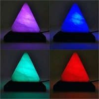 Lampe en sel naturel de l'Himalaya - Forme pyramidale - LED changeant de couleur - Design sculpté - Thème Feng Shui Amour - Prise USB - Emballage personnalisé - Sian