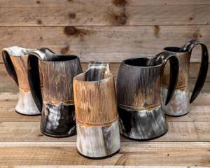 TAZA VIKING DRINKING HORN JARL GRABADO Animal pulido y estilo náutico Artesanías naturales hechas a mano - Product Image 3