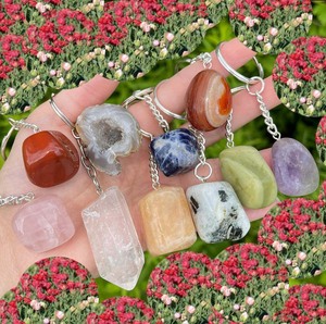 Arco Iris piedra lunar puntiaguda cuarzo piedra preciosa estilo religioso grabado tallado para joyería de curación espiritual - Product Image 4