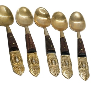 Cuillères de mariage à dessert de qualité supérieure en acier inoxydable couleur or poignées en bois parfait ensemble de couverts de cuisine de table de qualité supérieure - Product Image 1