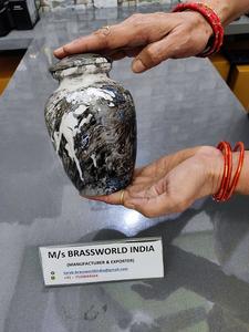 Urne de crémation en aluminium de couleur mélangée, de haute qualité, peinte à la main, fournitures funérailles, taille moyenne, urne de crémation, cuivworld, inde - Product Image 3