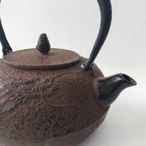 Tetera de Hierro Fundido Nanbu con Tapa y Asa Plegables, Diseño Zen Asiático, Ecológica, Hecha en Japón, Productos en Stock, Múltiples Diseños - Product Image 1