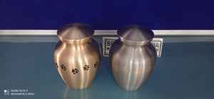 ÚNICA URNA DE CREMACIÓN DE MASCOTAS con pata dorada de latón en INDIA Suministros funerarios de estilo americano de BRASSWORLD INDIA - Product Image 5