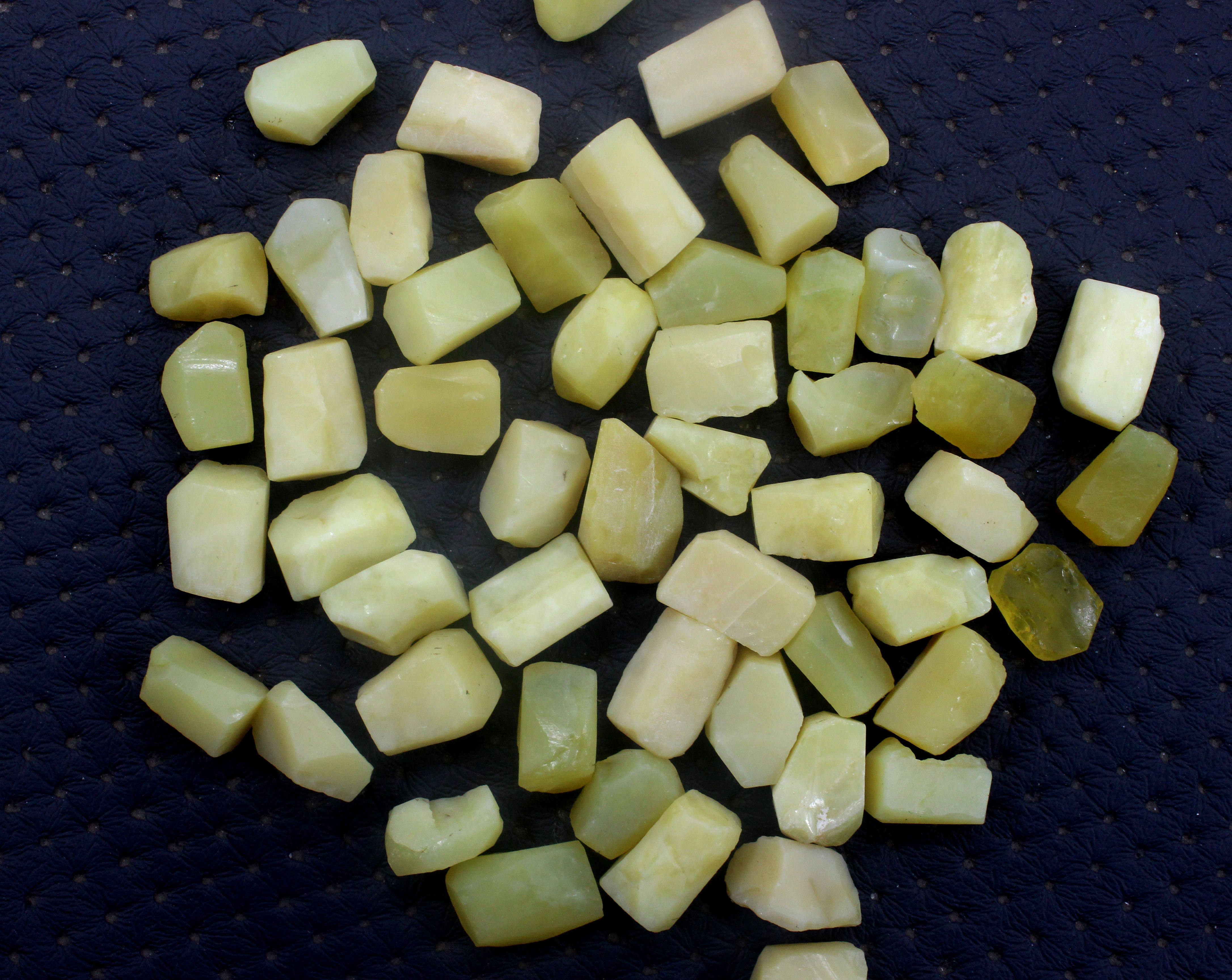 สีเหลือง