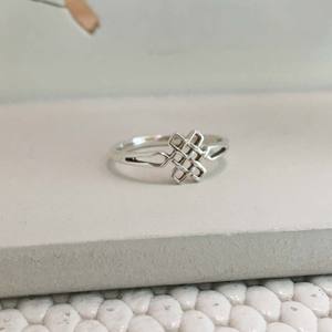 แหวน925น้ำหนักเบาสำหรับผู้หญิงทำด้วยมือแบบเรียบง่ายใหม่ล่าสุด - Product Image 2