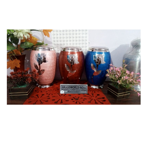 Urna de Latón Tricolor con Grabado de Rosas por BRASSWORLD INDIA, Artículos Funerarios para Adultos de Estilo Americano con Diseño Elegante - Product Image 1