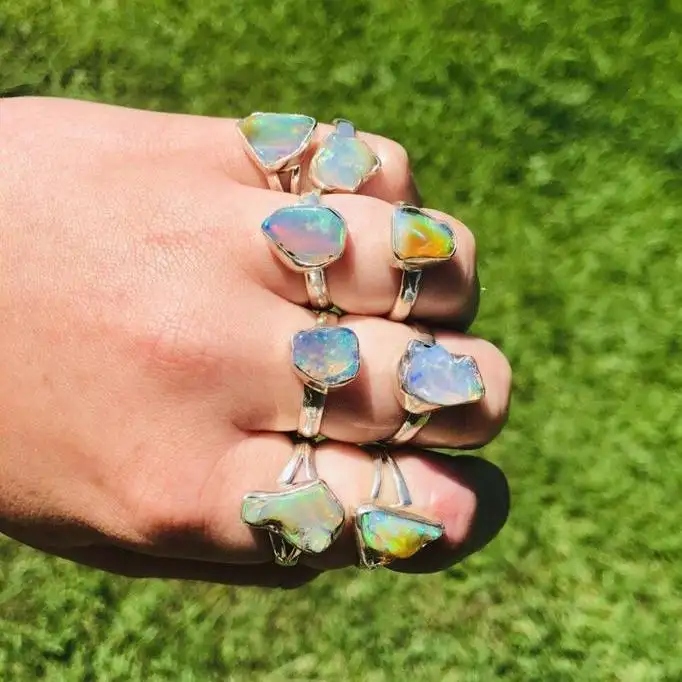 Roher schöner natürlicher äthiopischer Opal roher Edelstein Ring Großhandel Silber-Schmuck-Fabrik Indien vom Lieferanten Online regelmäßig