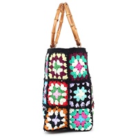 Tas Bahu Rajut Tangan dari Katun Berwarna-warni dengan Lapisan Jute, Dua Pegangan Bambu, Pola Geometris, dan Kantong untuk Wanita.