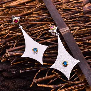 Pendientes Largos de Plata de Diseño con Rubíes y Turquesas, Pendientes Largos con Piedras Preciosas para Mujer |   Joyería de Moda de Lujo - Product Image 2