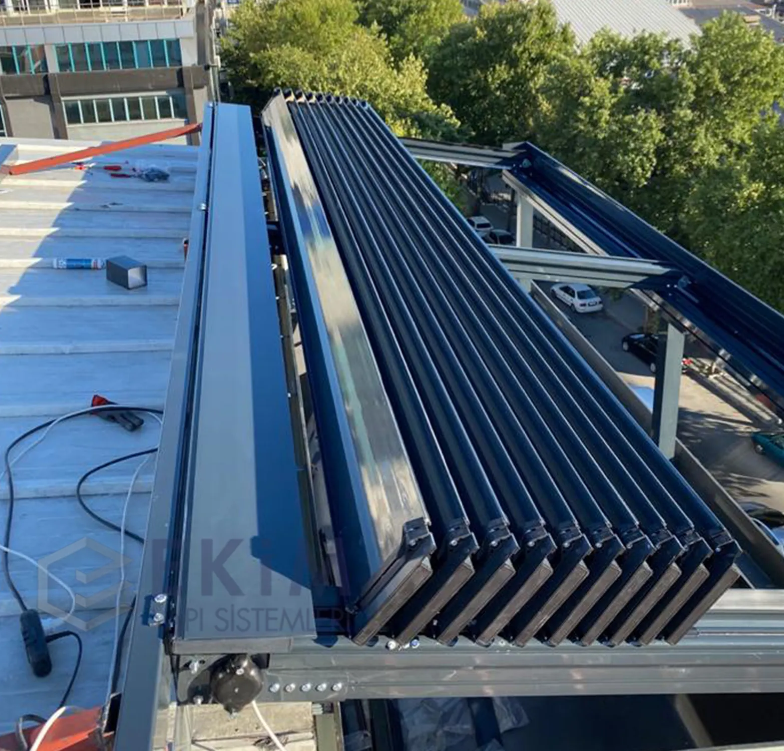 Pergola in Pvc Design elegante sistema di tetto rotante bioclimatico in alluminio sensore di telaio personalizzato impermeabile giardino esterno sul tetto