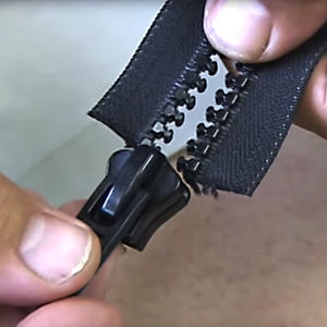 Venta al por mayor OZL Marca Open-End 5 # Cremalleras metálicas largas Rollos para zapatos Bolsos Equipaje Muestra de 7 días Tiempo de entrega Durable - Product Image 5