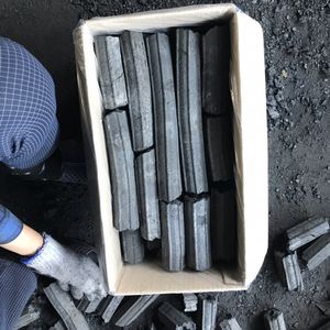 Les briquettes de charbon de bois dur CKT de l'usine du Vietnam-faites à la machine et écologiques 5 à 6 heures de combustion pour le barbecue - Product Image 2