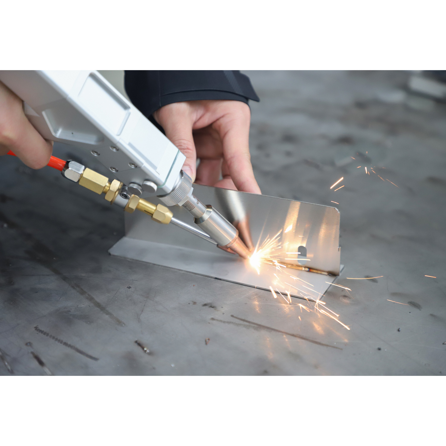 Handheld Portable Metal Fiber Laser Machine 1500W 2000W 3000W 5