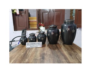 Urne pour animaux de compagnie gris Anthracite avec pattes argentées, fournitures commémoratives brasworld inde - Product Image 1