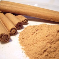 Cassia-Zimtstangen zum Niedrigsten Preis und in Bester Qualität aus Vietnamesischer Fabrik für Gewürze und Kräuter. Kontaktieren Sie den Lieferanten Herr Henry +84 368591192