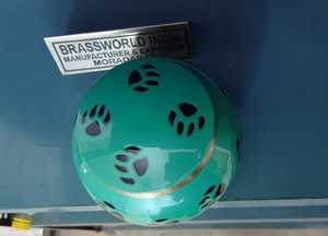BRASSWORLD INDIA's ODYSSEY Urna funeraria para mascotas de latón verde con patas negras Suministro de metal de estilo americano - Product Image 2