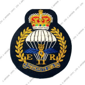 Badges de broderie faits à la main avec exigence personnalisée en gros pour uniformes vente en ligne - Product Image 1