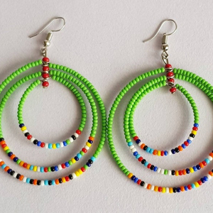Modernos Pendientes de Aro Verdes, Pendientes con Cuentas Verdes - Product Image 1