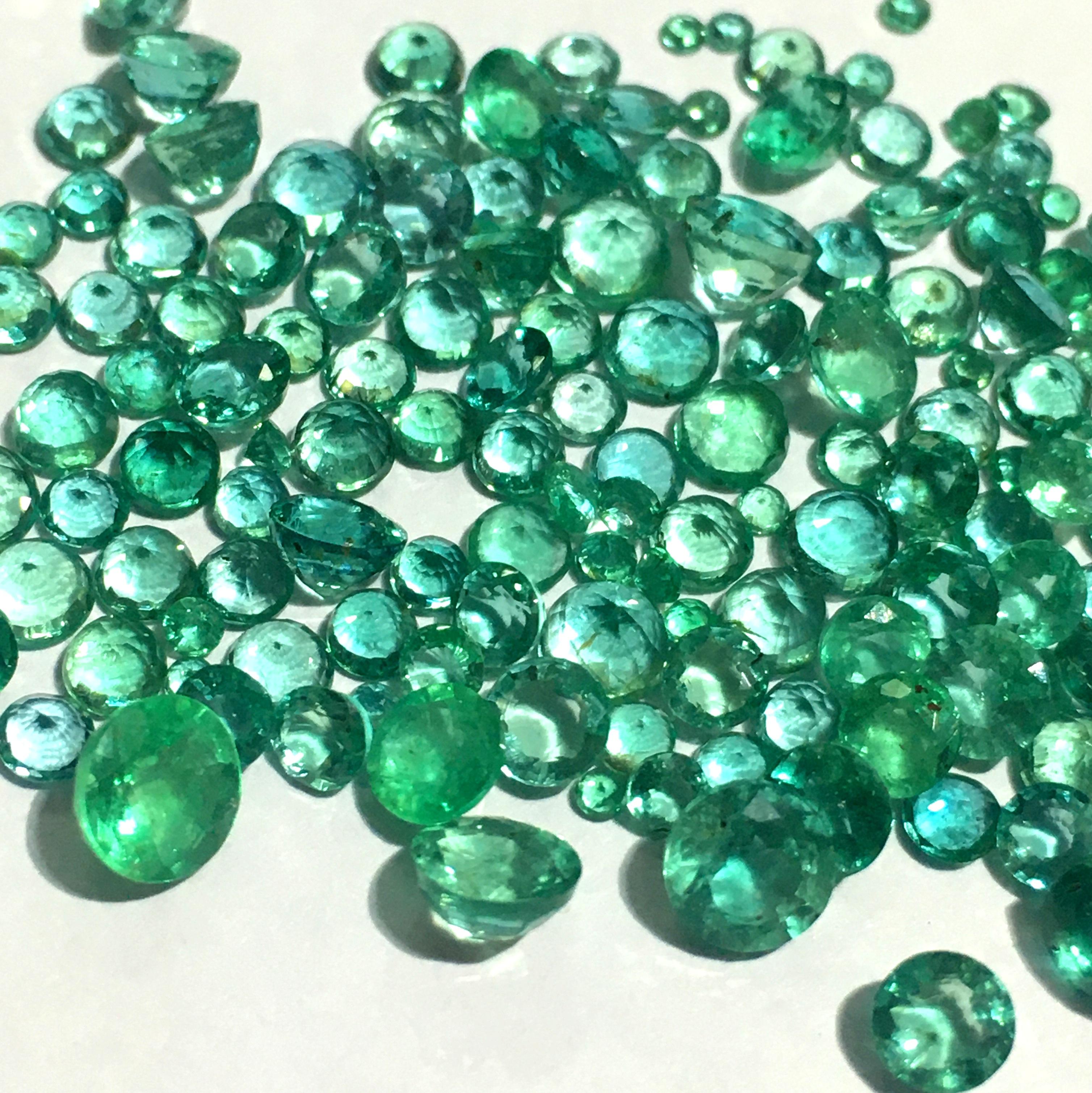 สีเขียว