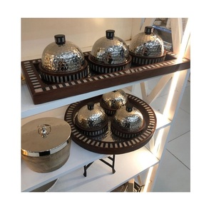 Servidor de tuercas de madera de nuevo diseño con tapa martillada de metal Servidor de tuercas de forma redonda para uso en bodas y fiestas - Product Image 1