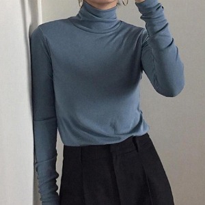 เสื้อยืดผู้หญิงคอสูงแขนยาวสีดำสีขาว - Product Image 5