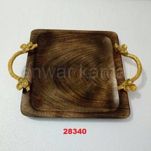 Plateau à fruits en bois avec poignée en métal - Product Image 1