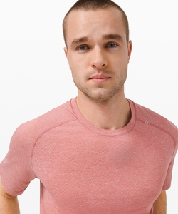 เสื้อยืดคอตตอน OEM ดีไซน์เนอร์ 180gsm สำหรับผู้ชาย สกรีนโลโก้ตามสั่ง ทรงหลวม แขนสั้น พร้อมโลโก้แฟชั่น - Product Image 4