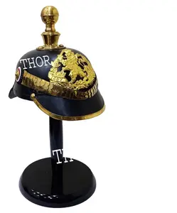 Casco de cuero Prusia-Casco alemán Pickelhaube - Product Image 1