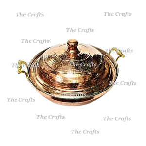 Plato de mantequilla martillado pulido de cobre con asas doradas Forma redonda Plato de mantequilla para servir a un precio razonable - Product Image 1