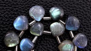 High Quality 17-Piece 1 Strand Natural Labradorite Gemstone Smooth Blue Fire Briolette Beads in <b>Heart</b> Shape - Product Image 4