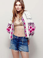 Nouvelle Arrivée 2025 – Vente Flash : Blouse & Top Femme Style Bohème Hippie Brodé Ukrainien, Contraste Rose et Blanc, Modèle Adorable pour Jeunes Filles