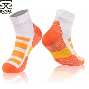 Chaussettes de football de compression de haute qualité pour hommes et femmes Short de sport antidérapant avec logo personnalisé Football Basketball Sports d'hiver OEM - Product Image 5