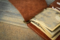 Dompet Kulit Asli Tipis dengan Penjepit Uang, Lipat Dua, Unisex, Praktis & Mudah Dibawa, Untuk Penggunaan Sehari-hari LWT-0046